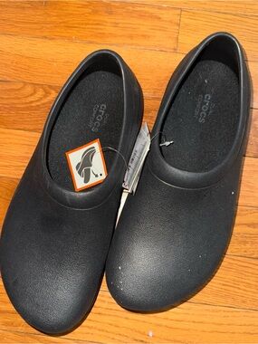 NWT Crocs Classic Black Slip-On Clogs